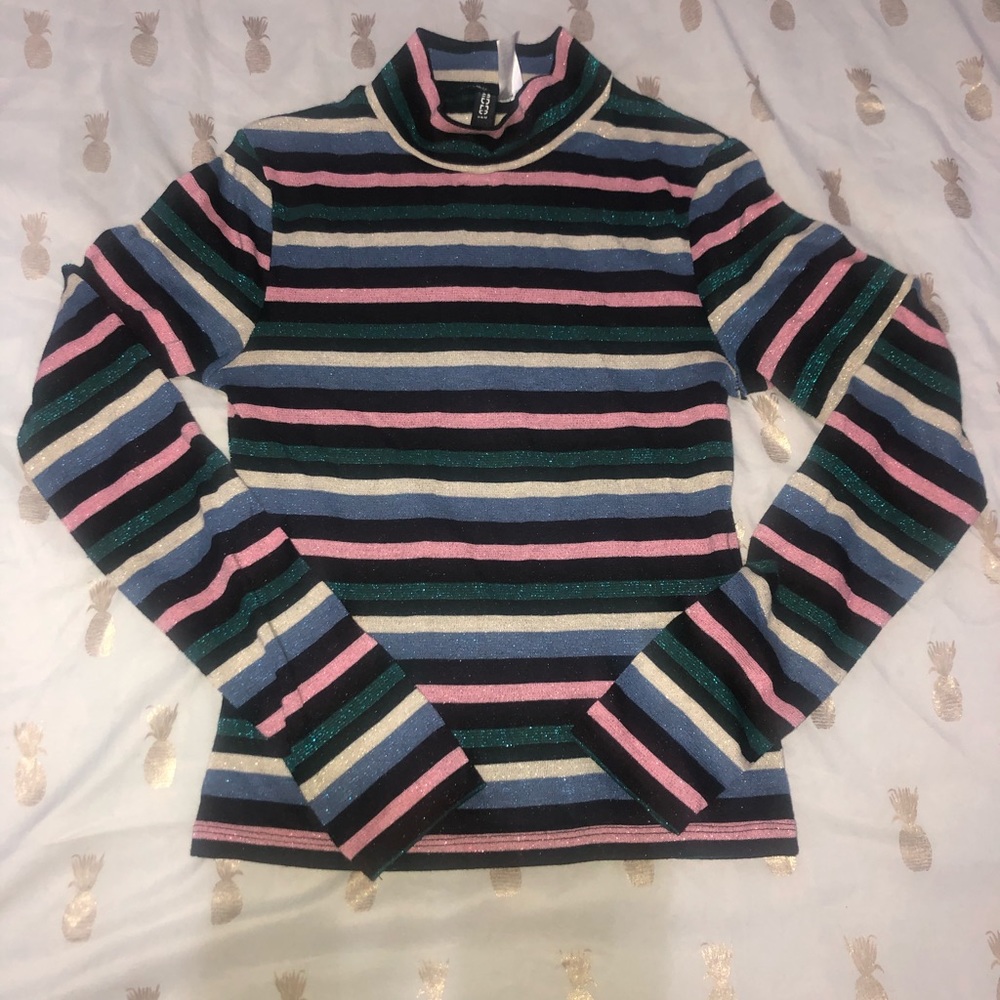 'H&M' Printed Long Sleeve - Picture 2 of 2